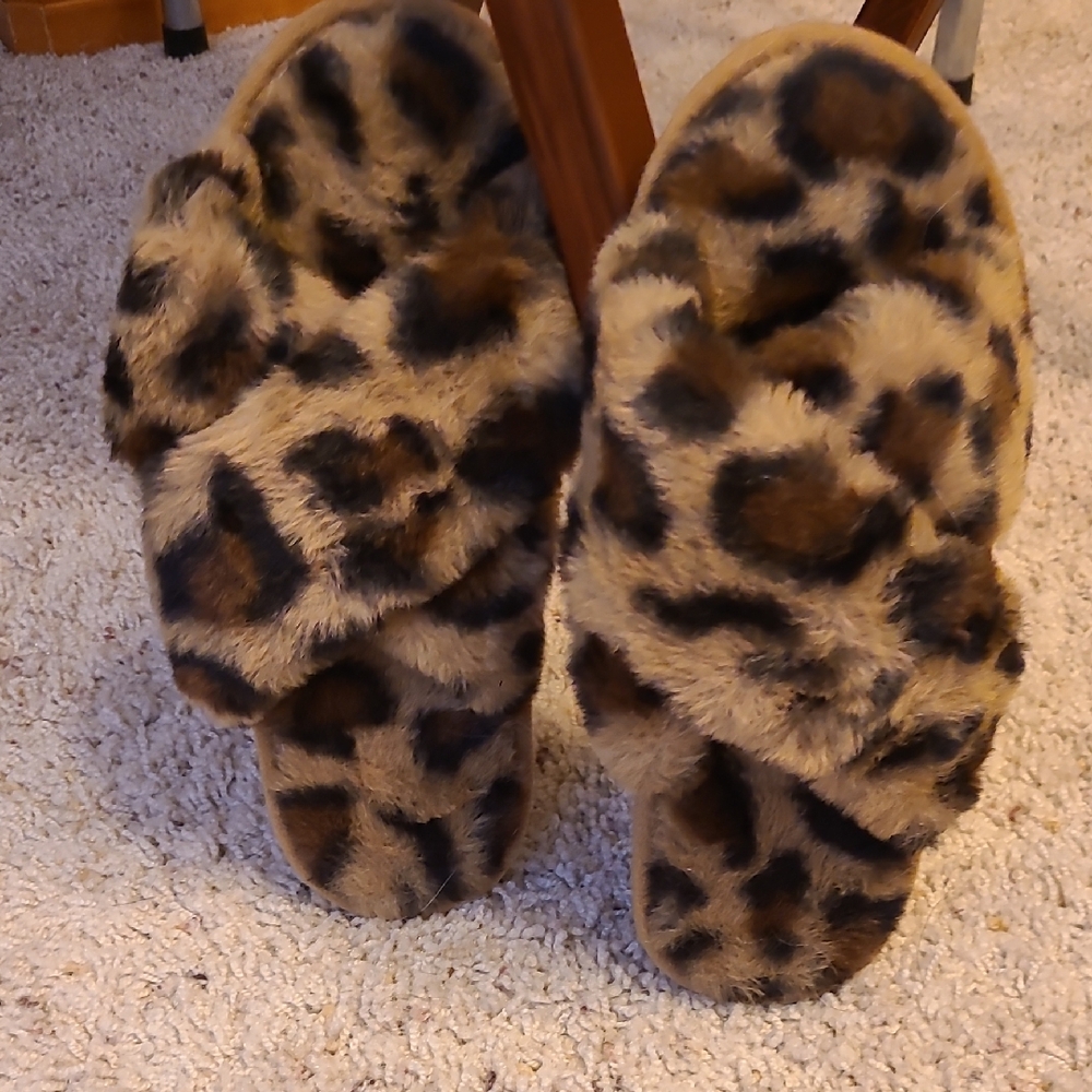 Tan and Brown Leopard Spot Plush Slide Slippers Size 38-39